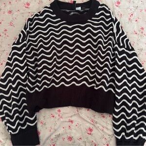 Black and White Wave Pattern Sweater